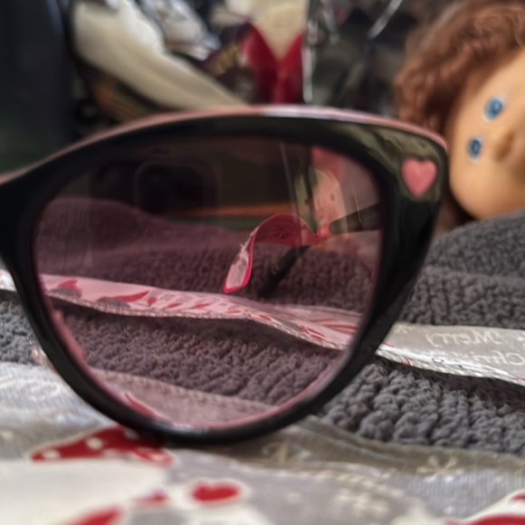 BETSEY JOHNSON NEW SUNGLASSES - Picture 2 of 6